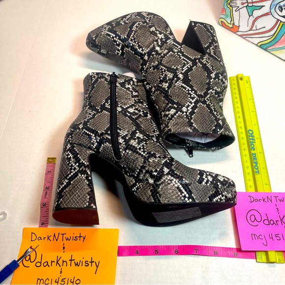 BNIB Jeffrey Campbell Dormant Black/Gray Snakeskin print platforms 6M - Picture 8 of 12
